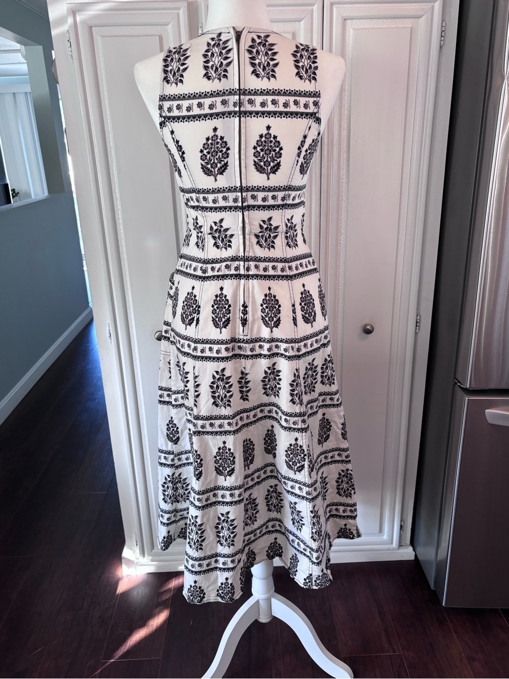 Sleeveless Black & White Printed Midi Dress - Elegant Floral Block Print sz 0 - Picture 3 of 10
